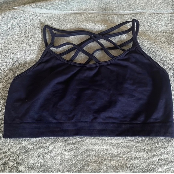 Zenana Outfitters Other - Criss cross front straps bralette